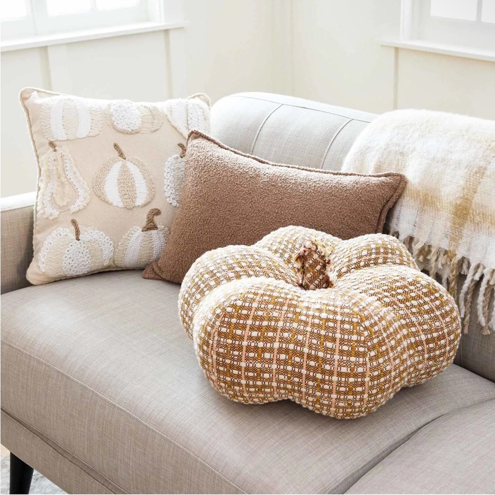 At Home Yarn Dyed Woven Pumpkin Shaped Boucle Tweed Throw Pillow NEW - Picture 6 of 15